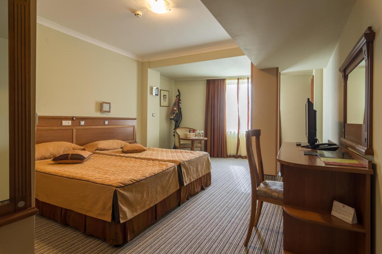 Diplomat Plaza Hotel & Resort Lukovit Dış mekan fotoğraf