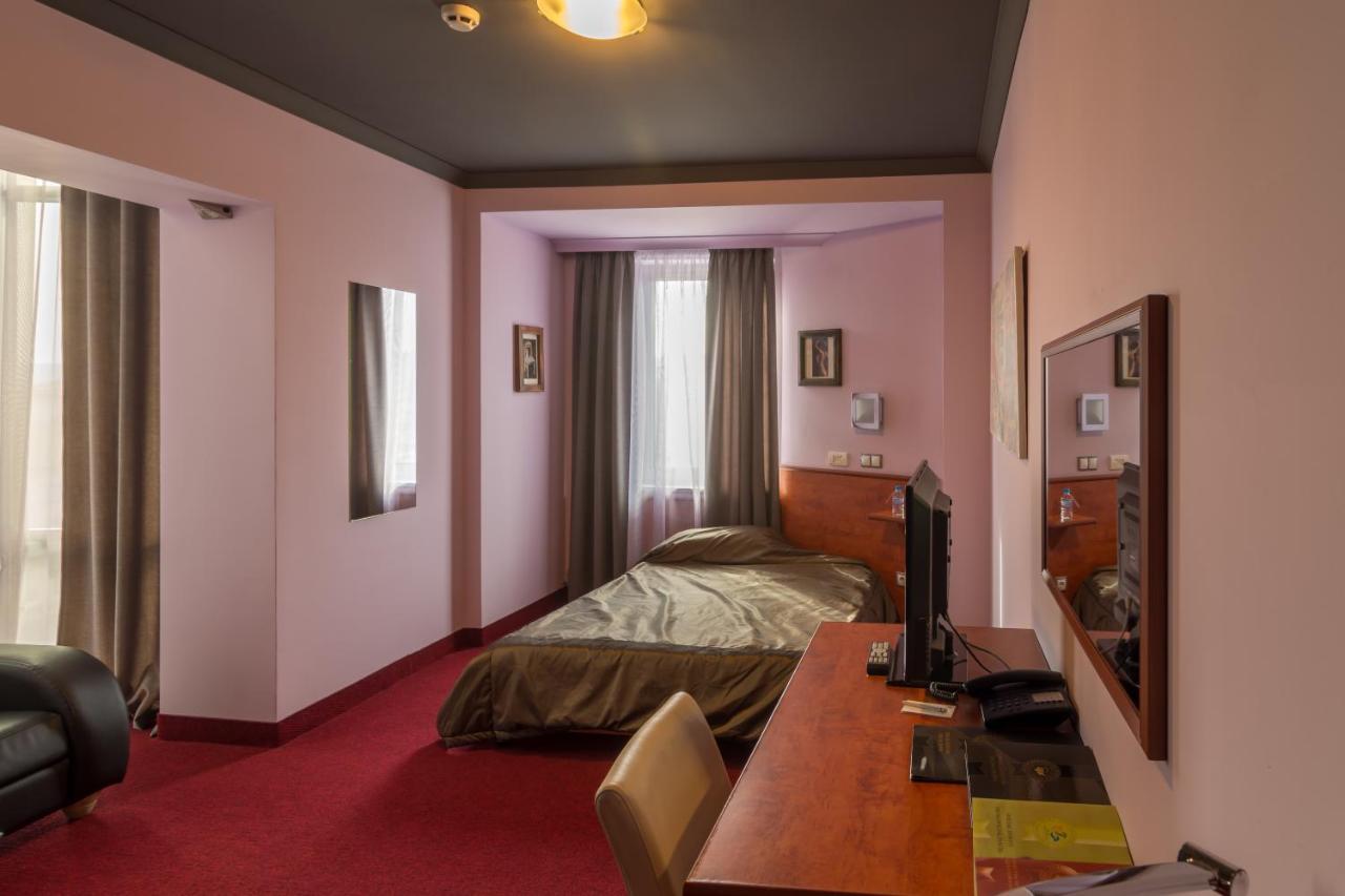 Diplomat Plaza Hotel & Resort Lukovit Dış mekan fotoğraf