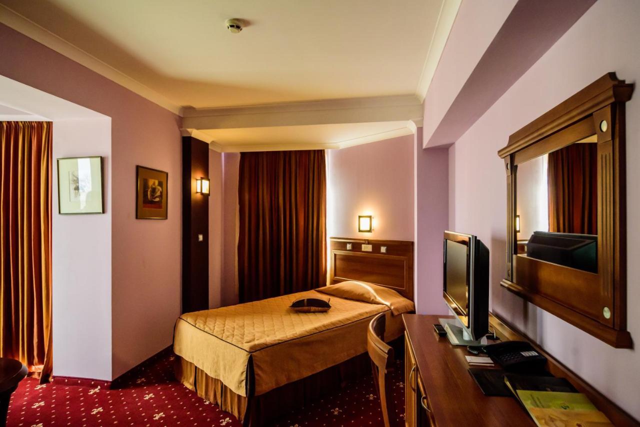 Diplomat Plaza Hotel & Resort Lukovit Dış mekan fotoğraf